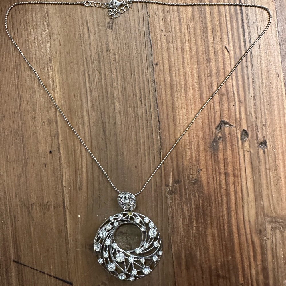 Elegant Silver Pendant Necklace